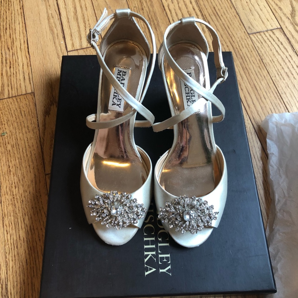 Badgley Mischka Abigail wedges